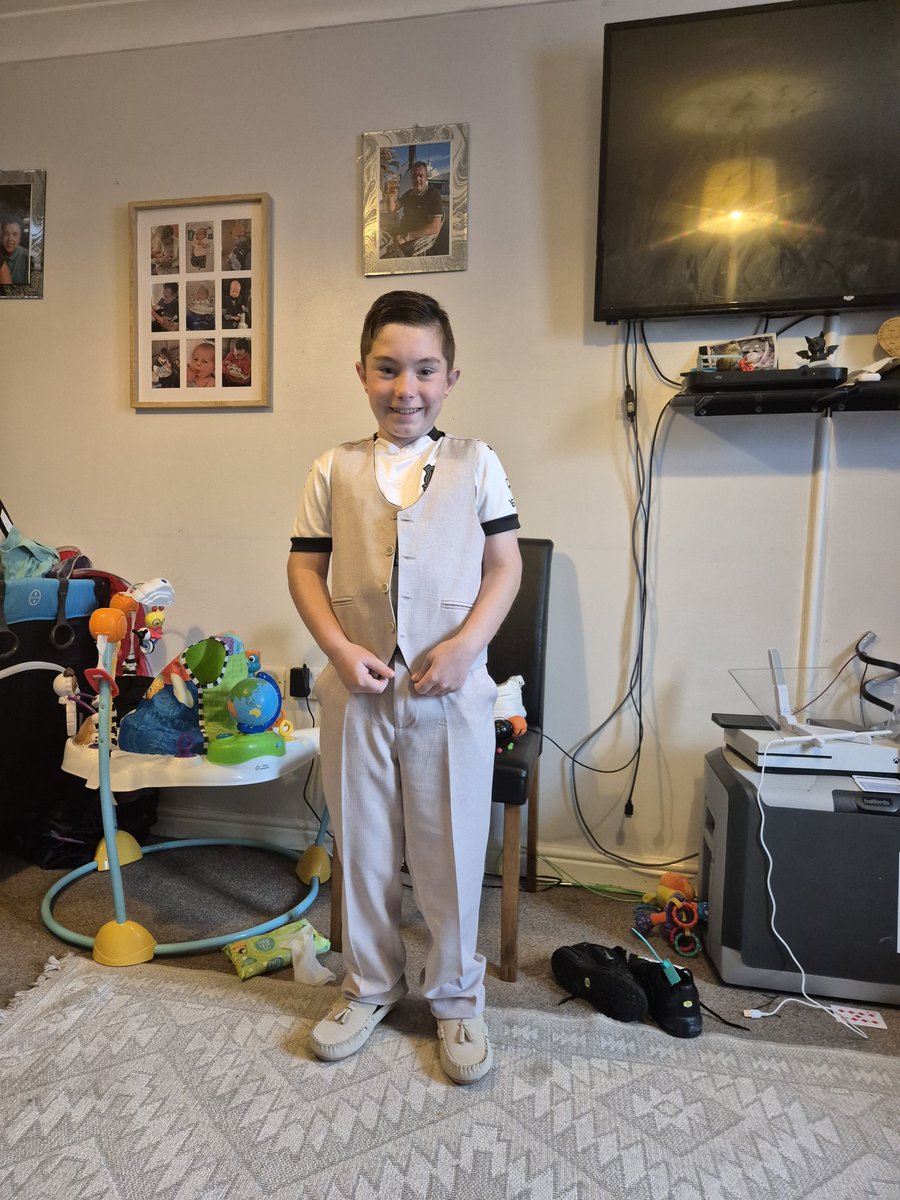 ClaireM73531493's tweet image. Get dressed I said lol.
Joe thats not quite what I had in mind, you&apos;re missing the shirt lol 💚⚽️💚⚽️

#argyle #plymouthargyle #pafc #hiddenillness #hiddendisability #thatsmile #coyg #greenarmy