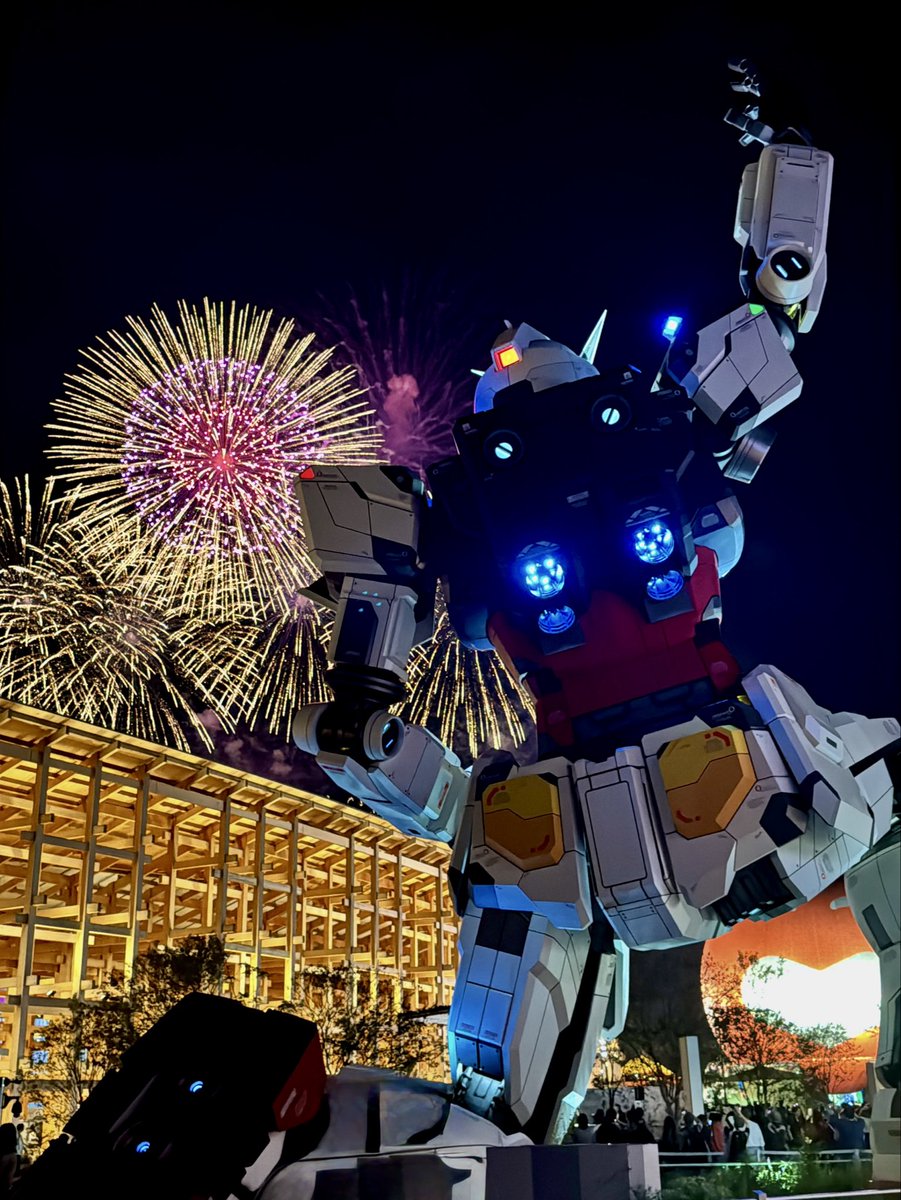 雨の日も嵐の日もガンダムは頑張った

お祝いの花火だよ