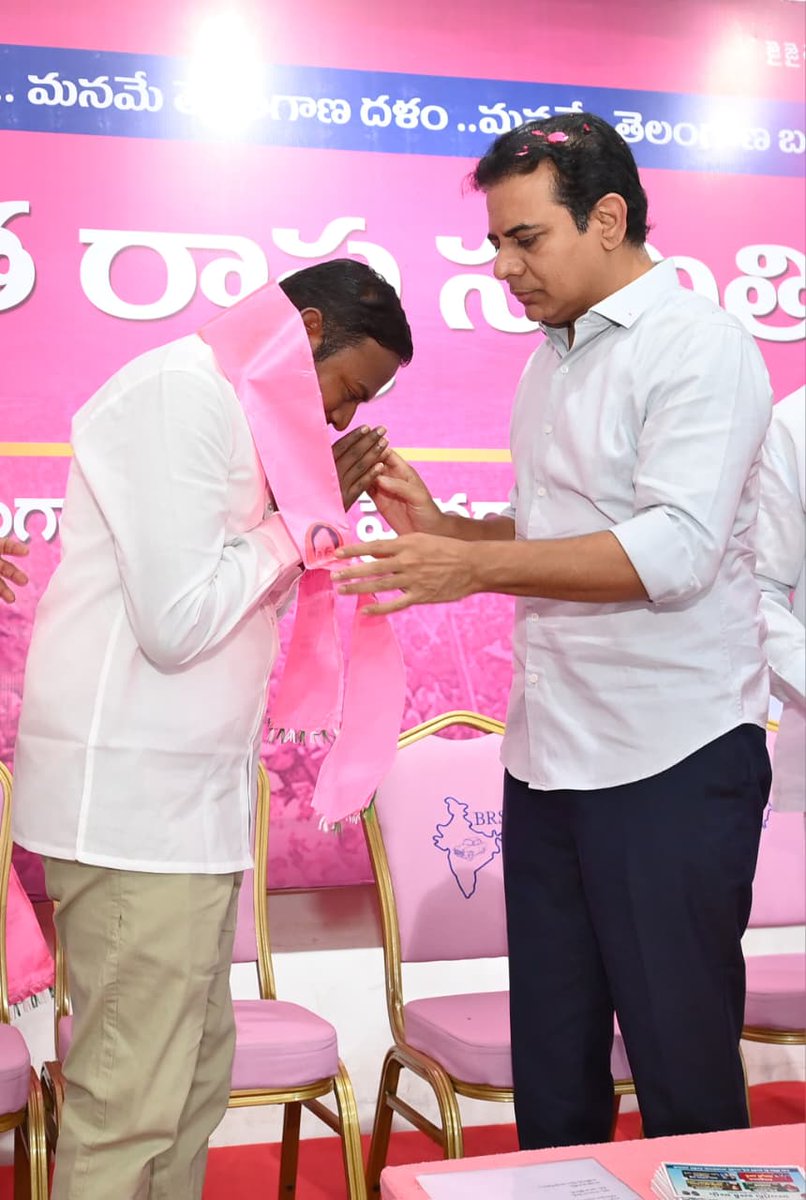 BRSparty's tweet image. జూబ్లీహిల్స్ ఉప ఎన్నిక నేపథ్యంలో బీఆర్‌ఎస్‌లోకి ఊపందుకున్న చేరికలు.

తెలంగాణ భవన్‌లో బీఆర్‌ఎస్ వర్కింగ్ ప్రెసిడెంట్ @KTRBRS  సమక్షంలో షేక్‌పేట్ డివిజన్‌కు చెందిన బీజేపీ సీనియర్ నాయకులు చెర్క మహేష్ బీఆర్‌ఎస్ పార్టీలో చేరారు.

ఈ సందర్భంగా కేటీఆర్ గారు మాట్లాడుతూ...

జూబ్లీహిల్స్…