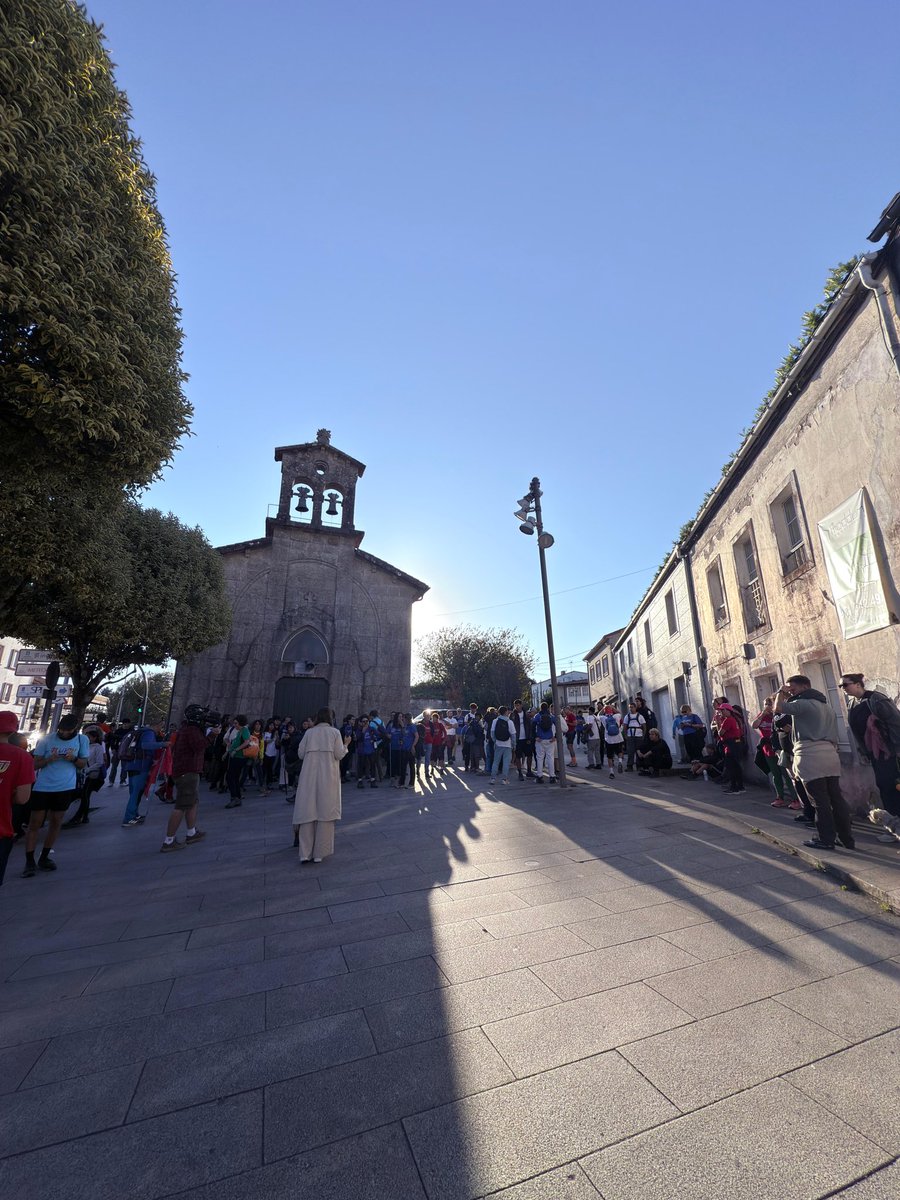 ¡Ya estamos en marcha!

Última etapa del Camino de los Valores 💪🏼 
Hoy llegamos a Santiago y culminamos nuestro reto caminando por la salud mental, últimos kilómetros de esta etapa en Galicia

Llenos de ilusión y energía, nuestros más de 120 peregrinos/as ya están en ruta