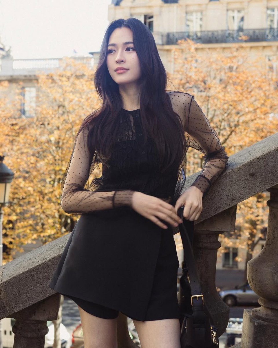 lingling_fans's tweet image. Lingling Kwong(@linglingsirilak) and Dior(@Dior) reminded everyone that couture isn’t just clothing it’s confidence stitched in perfection 🖤🤍

#linglingkwong 
#Dior #DiorSS26 #PFW