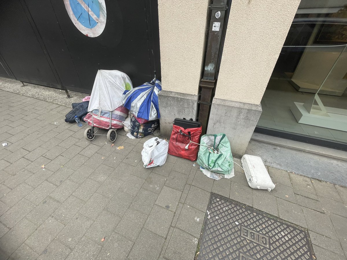 bruxSmellss's tweet image. Un dimanche à Etterbeek. 
Sans commentaires.
Mais quand donc deviendra -t -on une capitale ?
@VincentDeWolf @better_brussels @GeoffroyKensier @BXLeleration @rbc_bhg 
#bruxelles @IxellesP 
#traveladdict