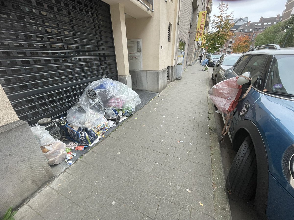 bruxSmellss's tweet image. Un dimanche à Etterbeek. 
Sans commentaires.
Mais quand donc deviendra -t -on une capitale ?
@VincentDeWolf @better_brussels @GeoffroyKensier @BXLeleration @rbc_bhg 
#bruxelles @IxellesP 
#traveladdict