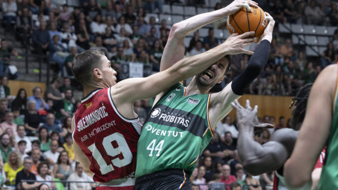 FlashPenya's tweet image. 📊STATS | La @Penya1930 ha guanyat 13 dels 15 partits jugats a l'Olímpic🆚el @casademontBZ des de l'ascens dels aragonesos a la Lliga ACB el 2010.

👉 Els verd-i-negres han guanyat els 5 últims enfrontaments.

👉 La victòria més àmplia ha estat per 22 p (85-63) el curs 11-12.