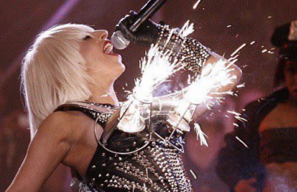 thebigdaddy626's tweet image. Erika Kirk performing at her husbands memorial! She was so sad that day.