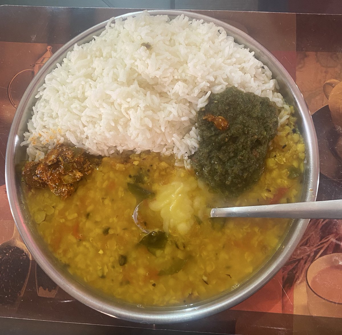 caanujs's tweet image. दाल-चावल खाओ प्रभु के गुण गाओ😊