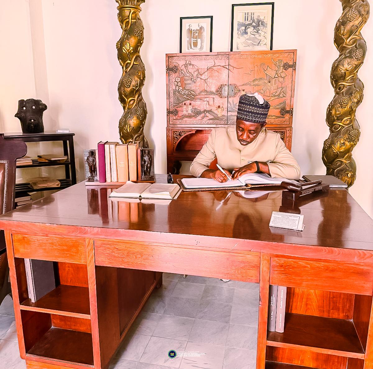 MoiceComm's tweet image. Cuba: A Living Museum of Memory and Spirit

By: Chernor A. Bah, Minister of Information and Civic Education, Republic of Sierra Leone

My recent visit to Cuba was nothing short of historic and deeply inspiring. Cuba is unlike anywhere else — a living museum, both natural and…
