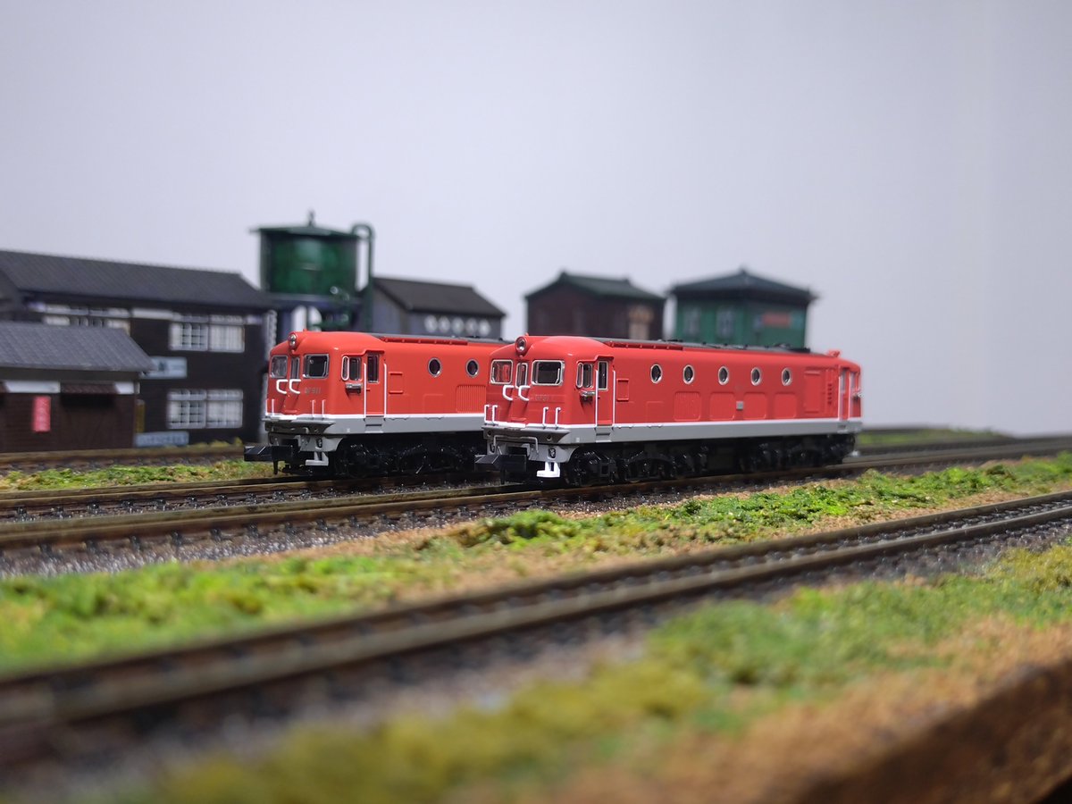take7700gh5fs's tweet photo. M社の機関車2両が入線しました、先ずはDF91❕一部の手すりが金属パーツに変わりました。Hゴムも明るいグレーに変わり実機に近くなっています、そして前面に補強が入りました🙌🏻🙌🏻🙌🏻
塗装の質感も良くなっています。
#マイクロエース
#DF91
#Nゲージ
#鉄道模型
#模型撮り鉄 https://t.co/xadNpdhYba