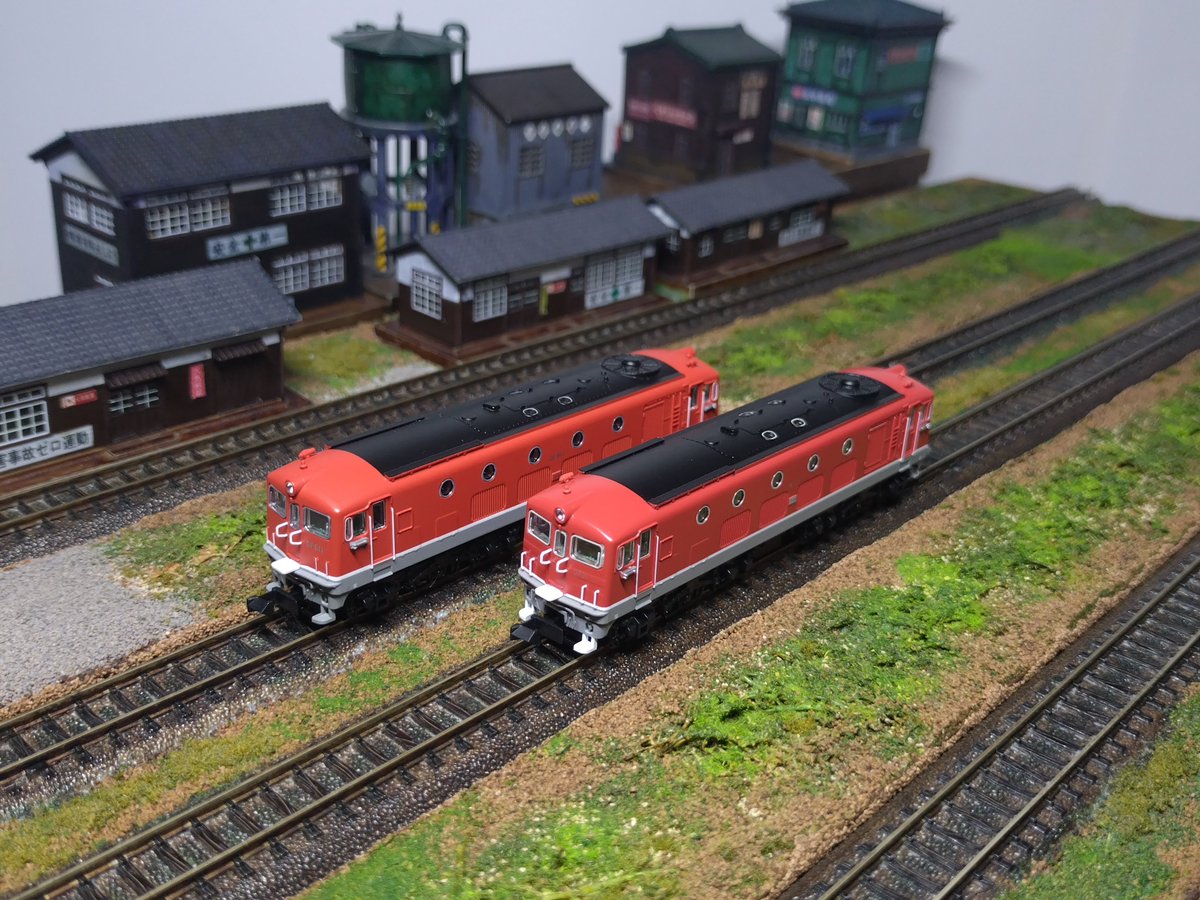 take7700gh5fs's tweet photo. M社の機関車2両が入線しました、先ずはDF91❕一部の手すりが金属パーツに変わりました。Hゴムも明るいグレーに変わり実機に近くなっています、そして前面に補強が入りました🙌🏻🙌🏻🙌🏻
塗装の質感も良くなっています。
#マイクロエース
#DF91
#Nゲージ
#鉄道模型
#模型撮り鉄 https://t.co/xadNpdhYba