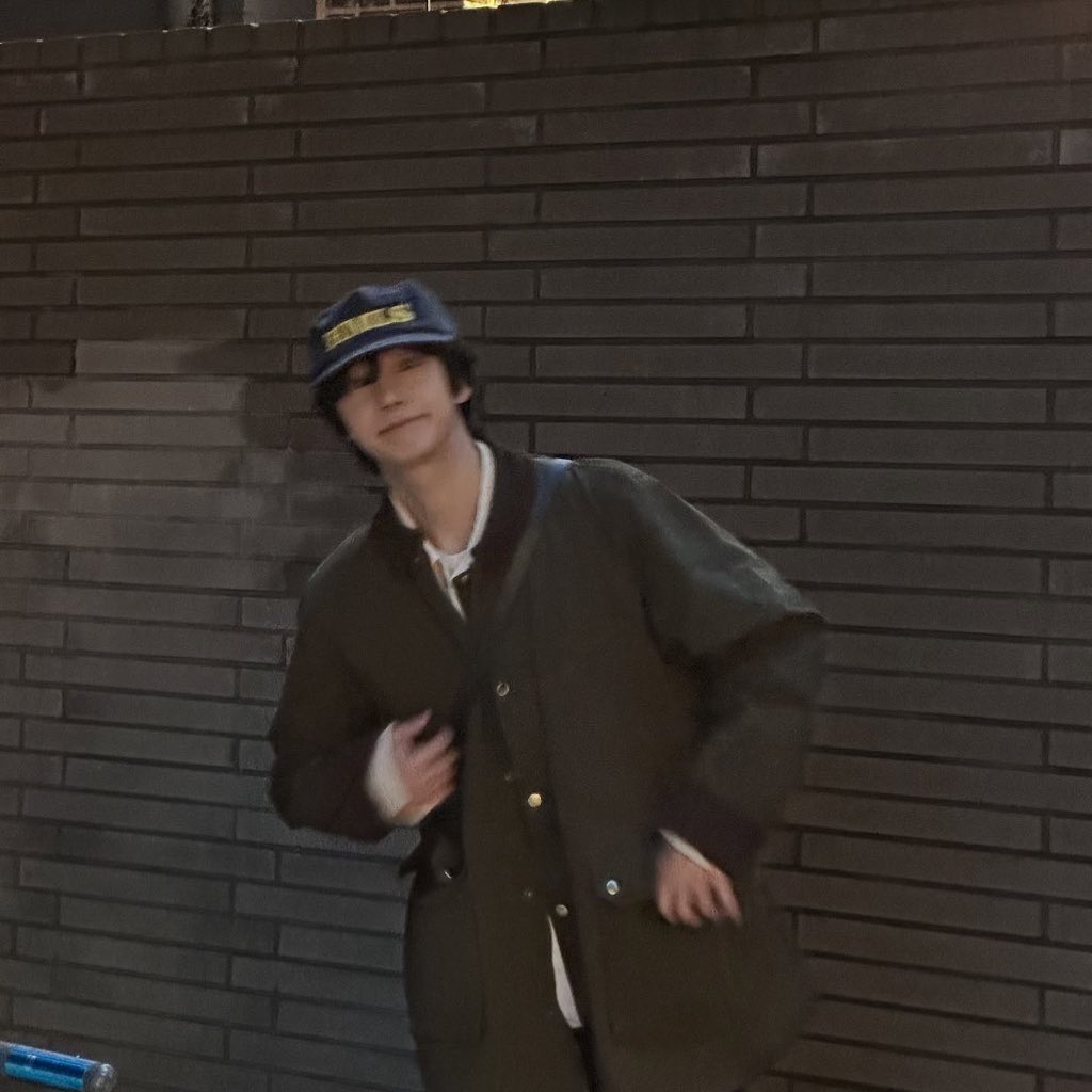im so obsessed with hyungwon’s boyfriend aesthetics…