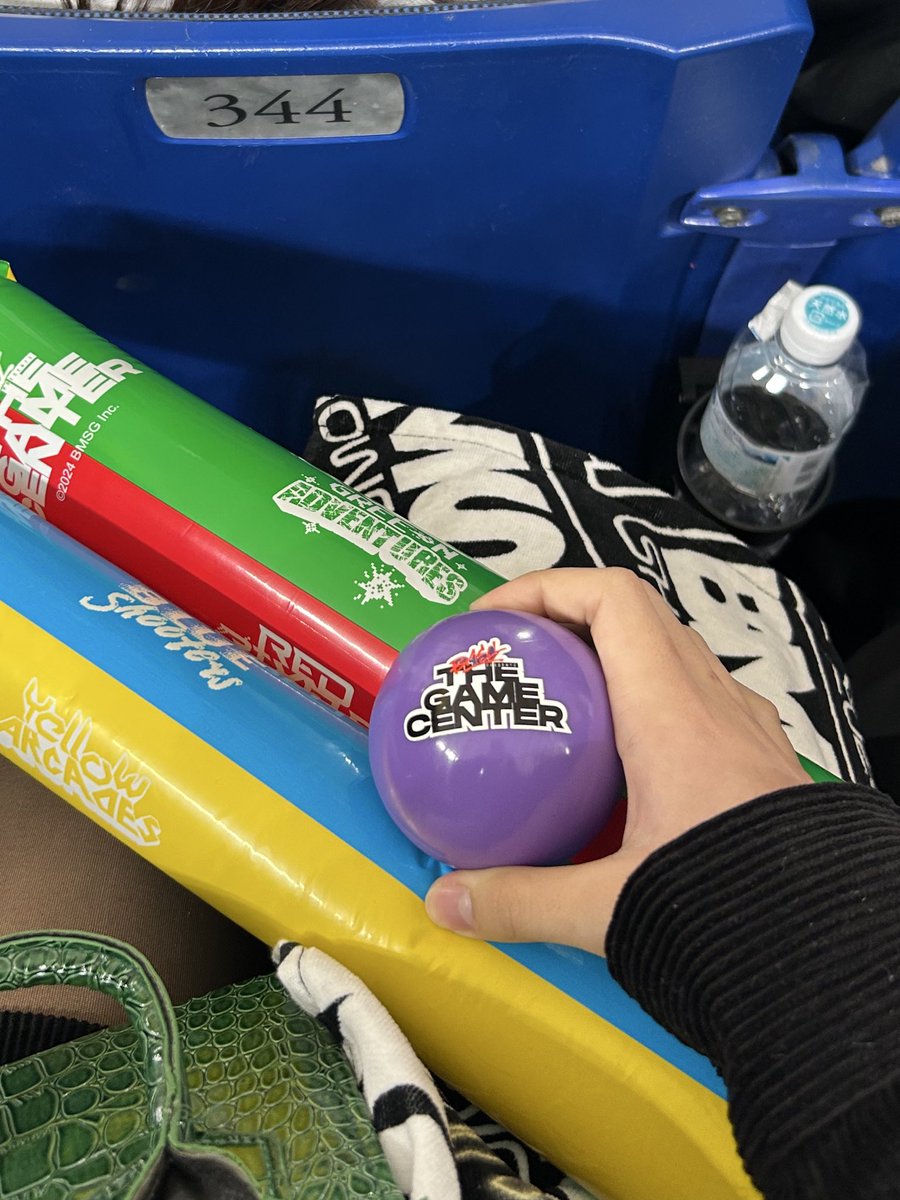 gjo07_nfl's tweet image. 今更すぎるけど、ゲームセンターの時ルイが１回フェンスにぶつけて投げるの失敗した痕がちゃんと残ってるのが嬉しくてしゃーない。。あんな遠くまで投げてくれてありがとうダヨ😭さすが野球選手の息子⚾️
#RUI #川島慶三 #川島塁 #STARGLOW #bmsg #STARGLOW好きな人と繋がりたい