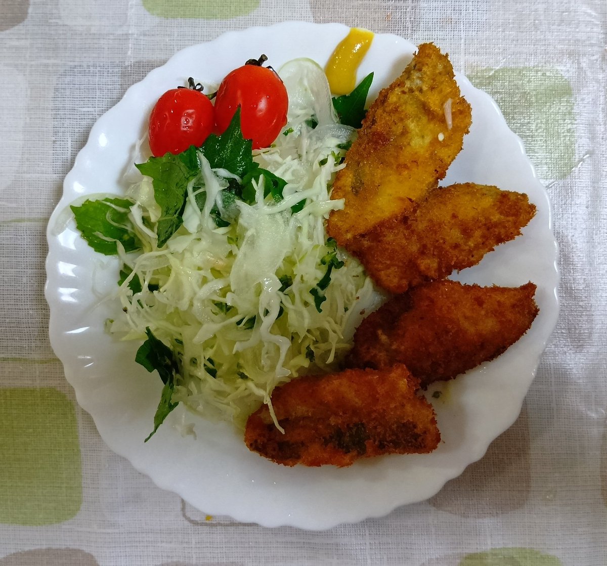 gosurfish's tweet photo. 昨日釣れたアジフライをツマミに一杯やってます
美味しくて幸せな感じです😁 https://t.co/HjHkYzGTiJ