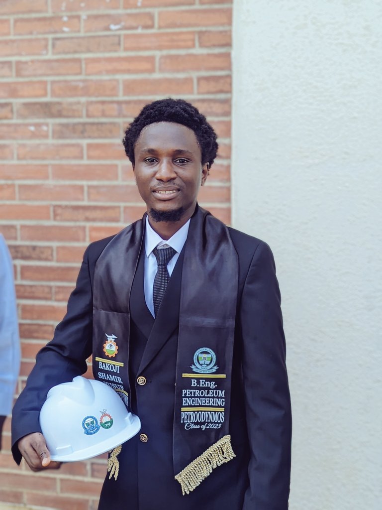 dahavalor's tweet photo. Good morning Fam 🌅☀️ #103✅ 
Finally Graduated and Inducted as a Petroleum Engineer🥹💙 
God's been Faithful 🤲🏾🙏🏾 Thank you my Family, friends, and web3 Fam that supported me in this Journey💙🫶🏾🎉🎉🎉 https://t.co/xRRss52Mbr