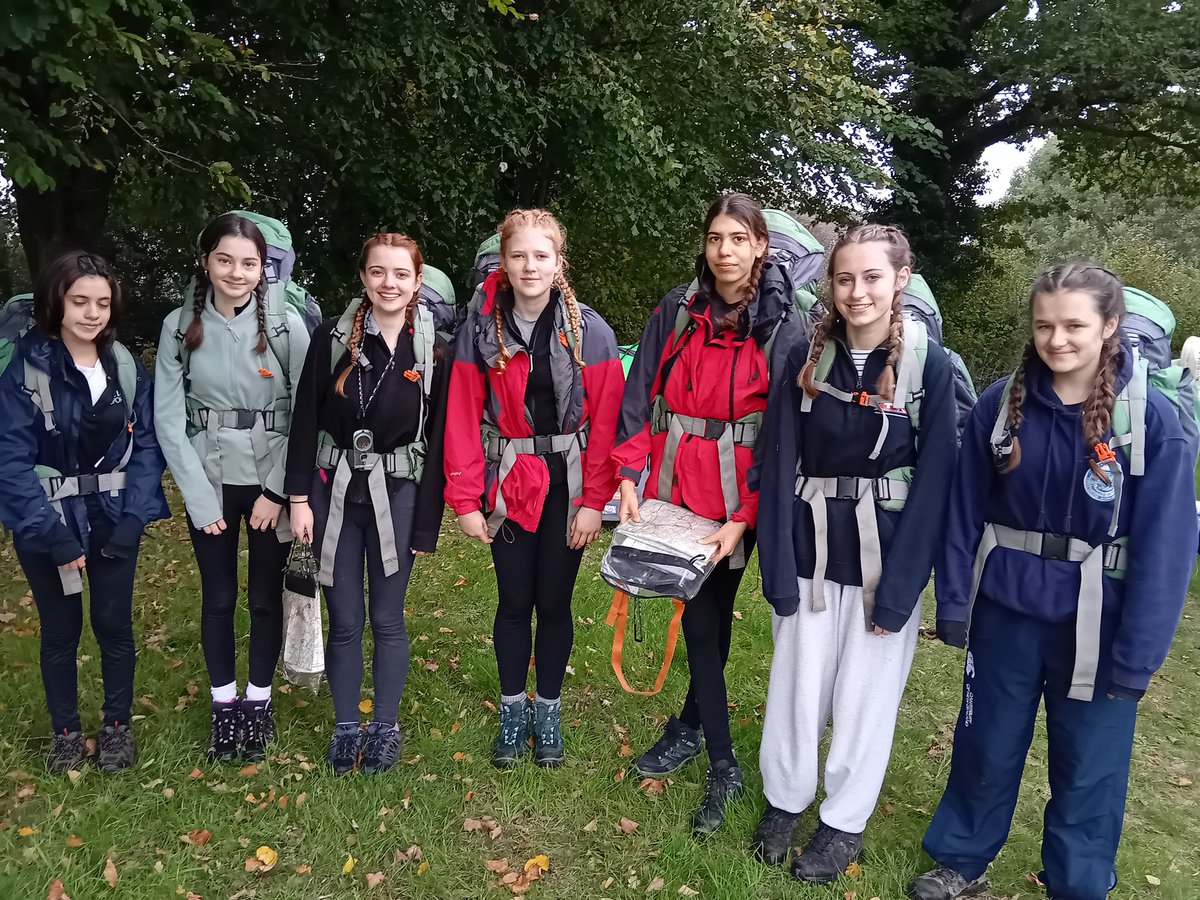 DofEMerton's tweet photo. More from the silver DofE expedition in the North Downs. Including a photo of some of the volunteers who have supported them this weekend- many thanks to them! https://t.co/Db9cJdBAkc