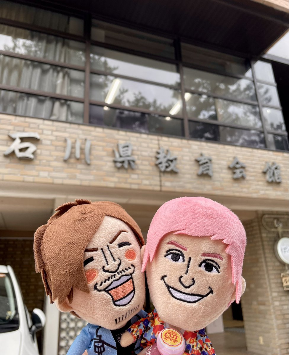 Hironoco's tweet image. 本日はこちら💚🩷
チャラバンツアー初日は石川県✨
漫才2本と今回のツアー幕間Vも大爆笑だった😂😂
もっちーMCのコーナーも面白かった🤣
ふたりと一緒に47都道府県制覇したいなぁ✨
#チャラバンツアー
#EXIT
#兼近大樹
#りんたろー