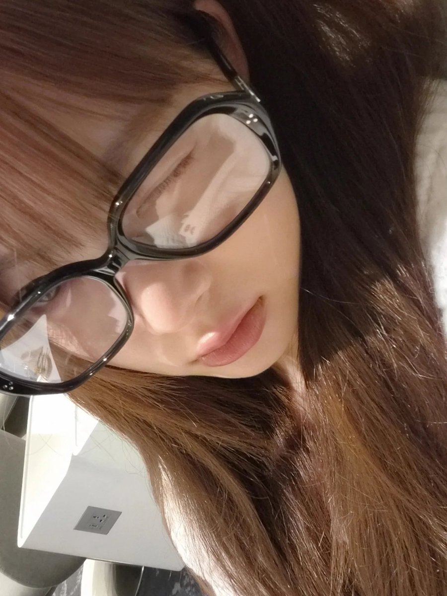 _smilesilver's tweet image. 251012 #홍은채 인스타 업로드 

Selfie✌️