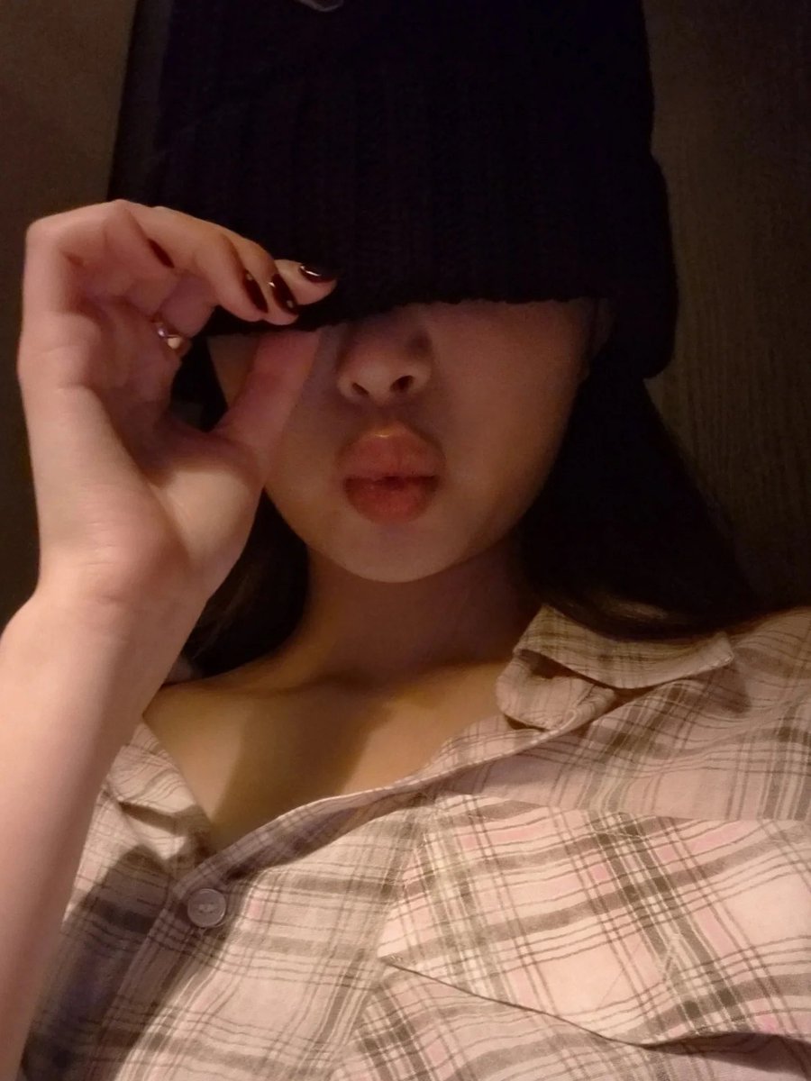 _smilesilver's tweet image. 251012 #홍은채 인스타 업로드 

Selfie✌️