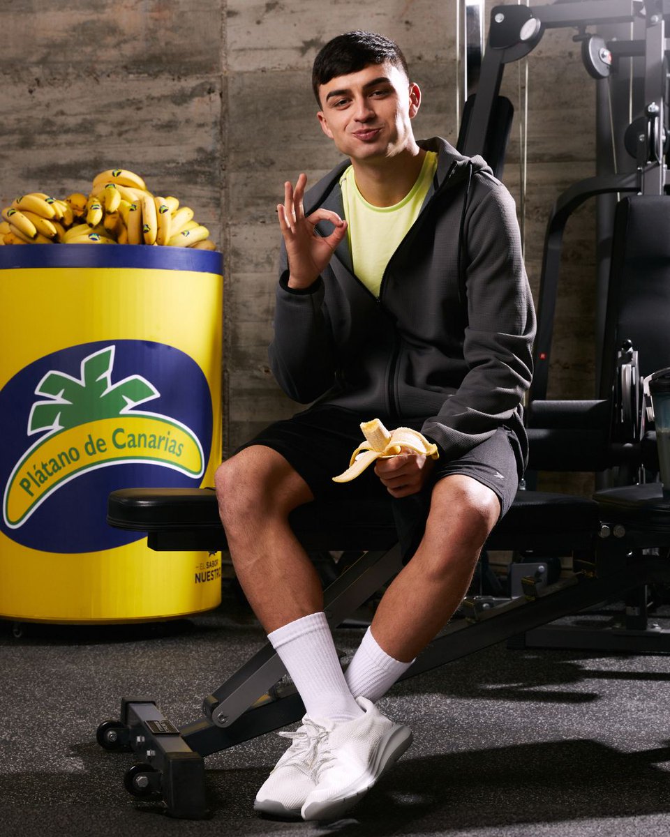 platanosiempre's tweet image. Después del esfuerzo, viene lo bueno 😉 Recargar energía con sabor auténtico 🍌🇮🇨 Porque el Plátano de Canarias no solo está buenísimo… también es el aliado perfecto para recuperar tras cada entrenamiento, a que si @Pedri? 💪

#PlátanoDeCanarias #ElSaborDeLoNuestro