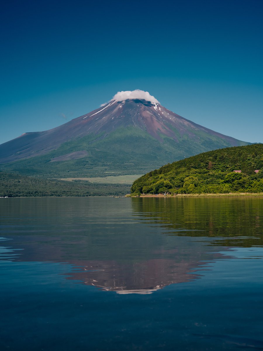 supersub_aka's tweet image. 対称または似て非なるもの。
Hasselblad X2D