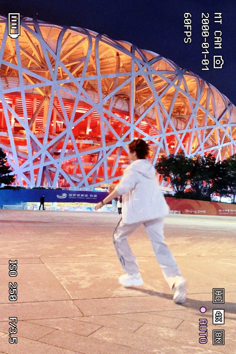 _GINSUGI_'s tweet photo. Oikawa and Iwaizumi
 
2008 Olympic
Traveling in Beijing
#Haikyuu #ハイキュー 
#及川徹 #岩泉一 https://t.co/GLgvl8hQkP