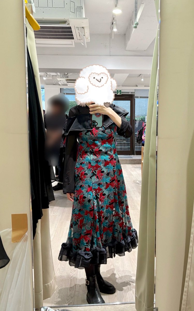 RST_989796's tweet image. #hazama_size 
#hazama 
157cm

1枚目
・尾を引き奏でる波紋のレースキャミソールワンピース (black XS)
黒のシースルートップスとミニスカを中に着てます
Mはブーツの履き口あたりまでの丈でした

2枚目
・見えないものを見ようとして見上げた夜空のシャツワンピース(XS)