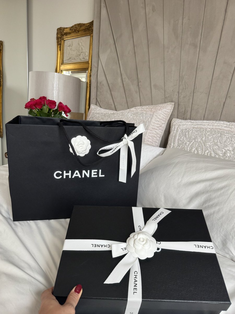 Thank you for this beautiful Chanel gift. Such timeless beauty, chosen with such thought.
There’s something so attractive about a man who can make a woman feel luxurious and cherished.
It made me feel deeply appreciated and that feeling lingers long after the ribbon is untied. ♥️
