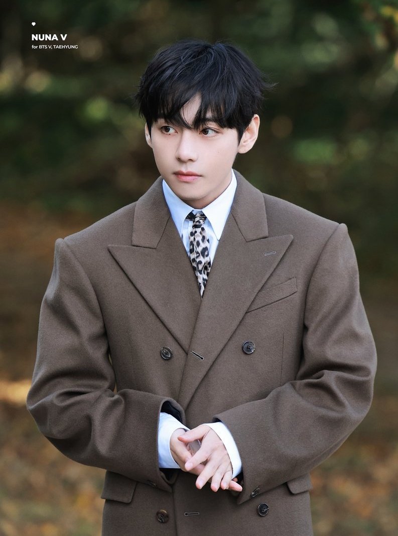 schiaparellithv's tweet image. During Fashion Weeks from NFW, LFW, MFW, and PFW, #KIMTAEHYUNG emerged as the most-searched korean artist worldwide on Google over the past 30 days.