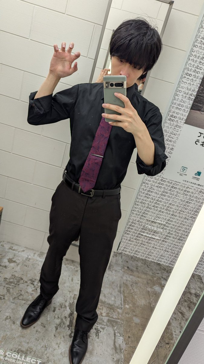 スーツのままだから足元よくわからんのにむしゃくしゃしてデニム2つ買ってもた🐺来月の俺支払い頑張れな