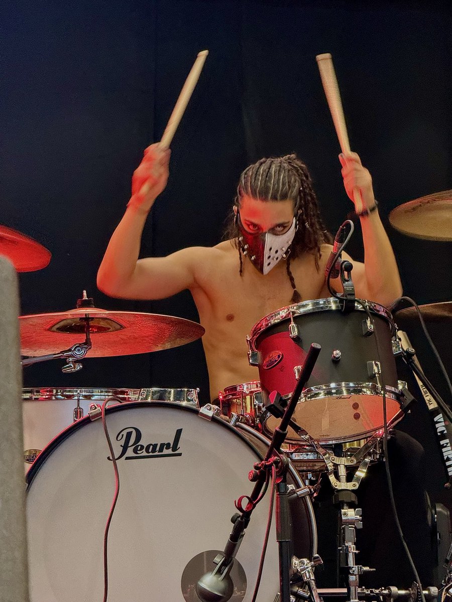 Fest_Animasia's tweet photo. 🚨 ALERTE

Le Parc des Expos en feuuuu après ce concert de folie avec @TheRedMoths !🔥 🤘 https://t.co/NgXigJ8B3z