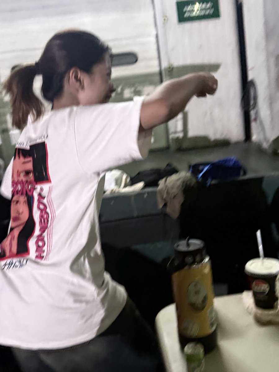 Butterbelle99s's tweet image. แมวไม่เล่นด้วยเเล้วไง ก็เลยต้องเป็นทีมเสื้อผ้าละ
 #MeAndTheeSeriesQ29