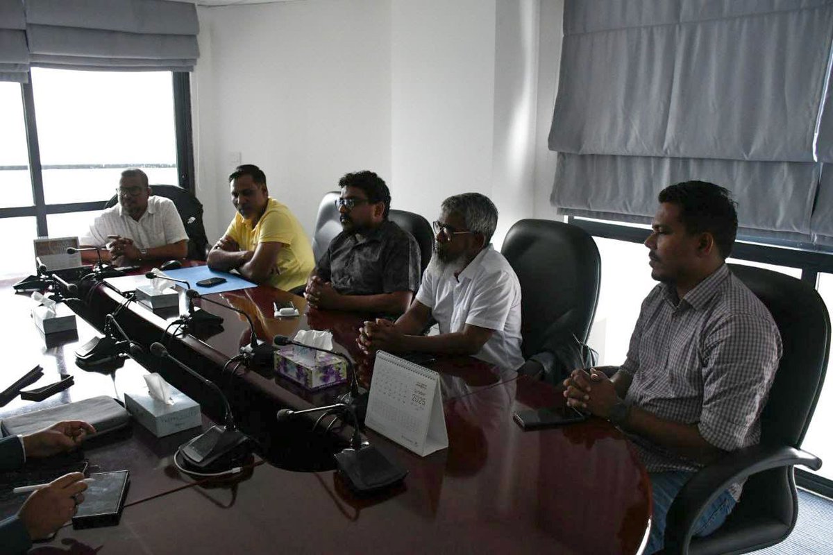 MDP Parliamentary Group meets with <a href="/hrcmv/">HRC of the Maldives</a> to raise concerns over delayed access to medical treatment faced by Maafushi Council president Hassan Solah, currently in custody after being arrested at the October 3rd rally. 

#FreeOct3Protestors