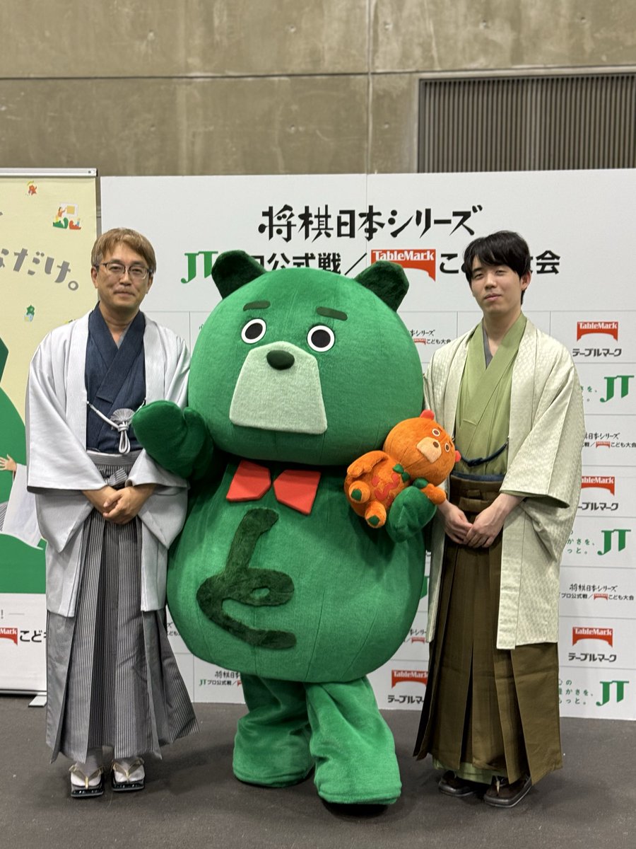 jt_shogi's tweet image. #JT杯 特別対局は、後手の #藤井聡太 竜王・名人が92手で勝利されました。
 
特別対局ということで、
本日のお見送りは #藤井聡太 竜王・名人と #羽生善治 九段による特別バージョンでお送りします…❤️‍🔥