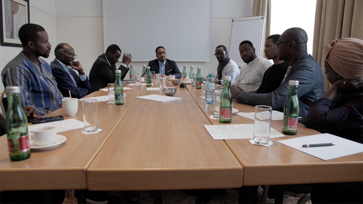 𝐑𝐞𝐧𝐜𝐨𝐧𝐭𝐫𝐞 𝐚𝐯𝐞𝐜 𝐥𝐚 𝐜𝐨𝐦𝐦𝐮𝐧𝐚𝐮𝐭𝐞́ 𝐌𝐚𝐥𝐢𝐞𝐧𝐧𝐞 𝐞́𝐭𝐚𝐛𝐥𝐢𝐬 𝐚̀ 𝐕𝐢𝐞𝐧𝐧𝐞, 𝐞𝐧 𝐀𝐮𝐭𝐫𝐢𝐜𝐡𝐞 !

J’ai rencontré ce samedi 11 octobre 2025 la communauté malienne vivant à Vienne, en Autriche, ainsi que les communautés de <a href="/AesEtats/">AES-Confédération des États du Sahel</a>
en marge de ma