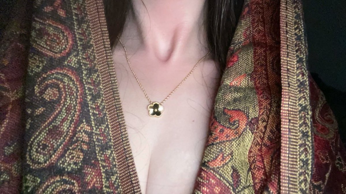 ي زين شوف خلي ابو شقرً ذوايب 
يستر رمانتين محروم  .. جسّها .