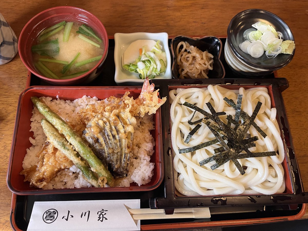 今日の昼飯は同級生の実家のお蕎麦屋さんで☺️
今どきこのボリュームで1300円は安いかもしれない☺️👍
しかも美味しくてたまに行くんです✨
切り干し大根がなんとも田舎のばあちゃんを思い出します😁

#ブルバ #ランチ