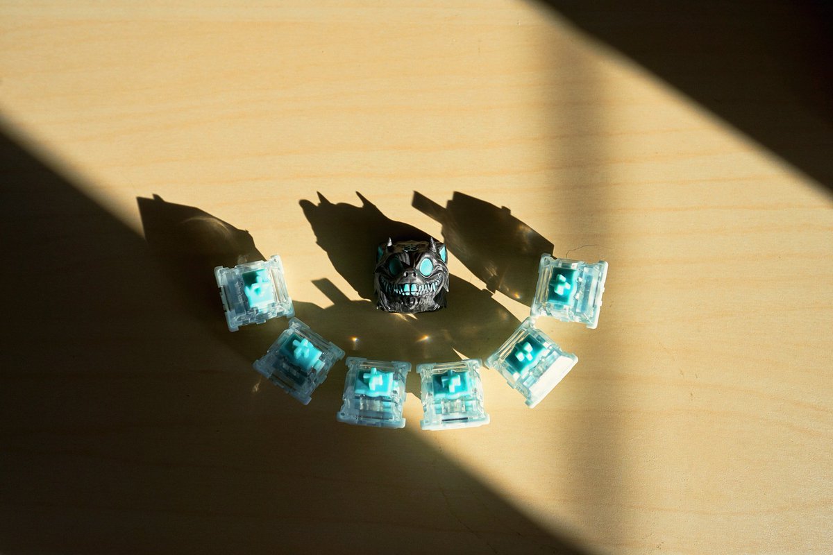 blue eyes beast 
🔷🐺🔷

#KEEB_PD_R271  #KEEB_PD