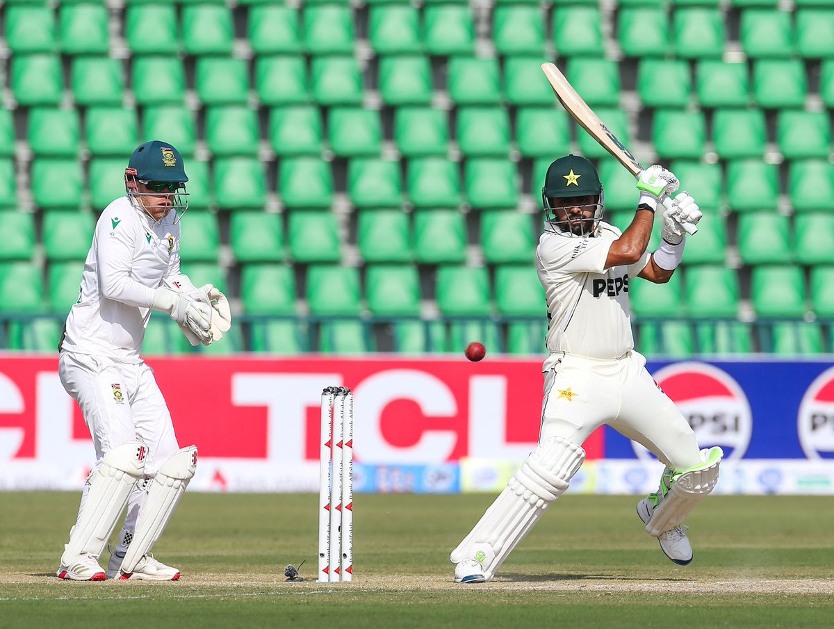 TheRealPCB's tweet image. Back to work after the tea break 🏏

#PAKvSA | #GreenPeYaqeen