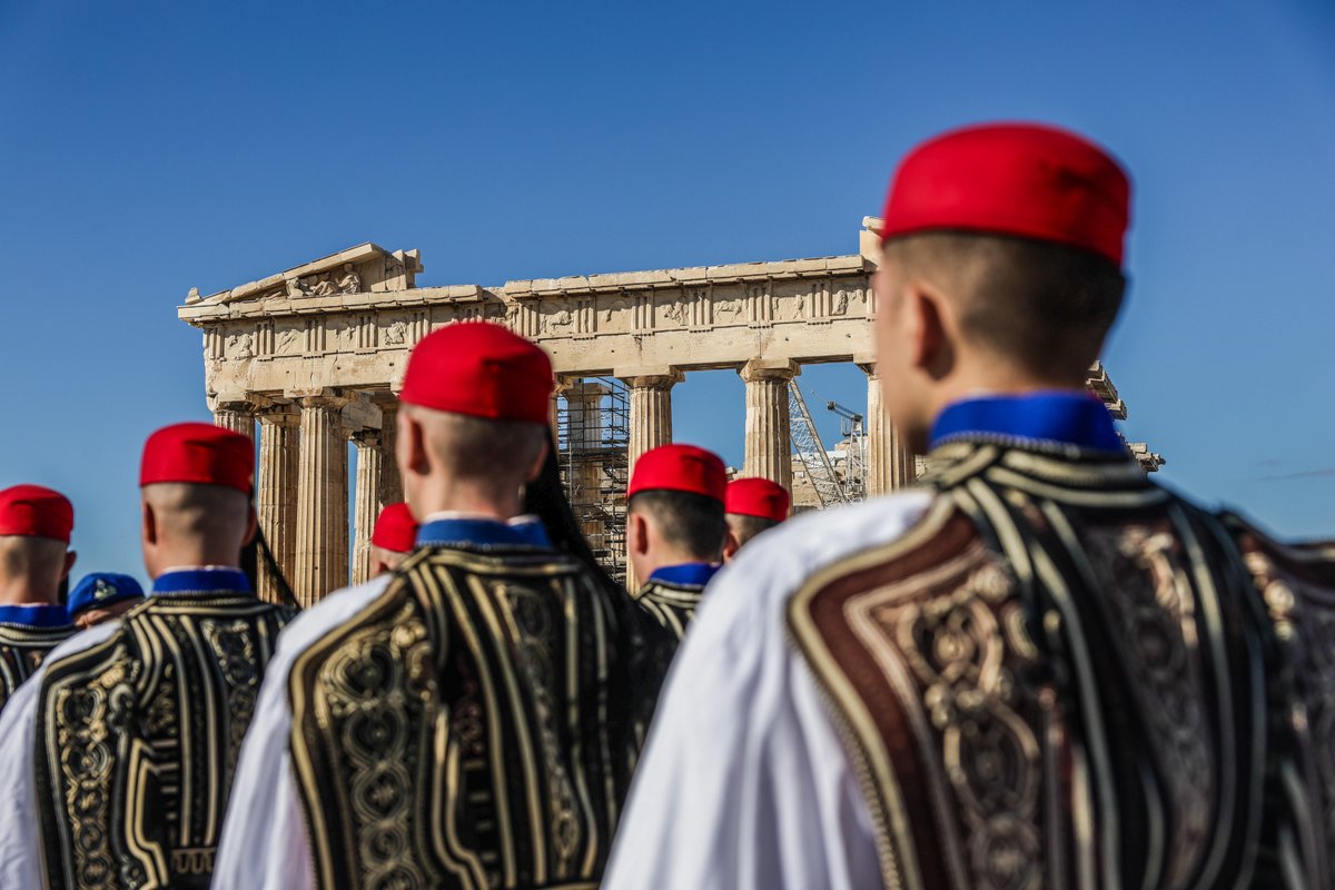 GreeceMFA's tweet photo. 12 Οκτωβρίου | 81η Επέτειος Απελευθέρωσης της Αθήνας από τα ναζιστικά στρατεύματα κατοχής

📷 Τελετή έπαρσης 🇬🇷 Σημαίας στον Ιερό Βράχο της Ακρόπολης©️ @amna_news https://t.co/bNeF3kViFQ