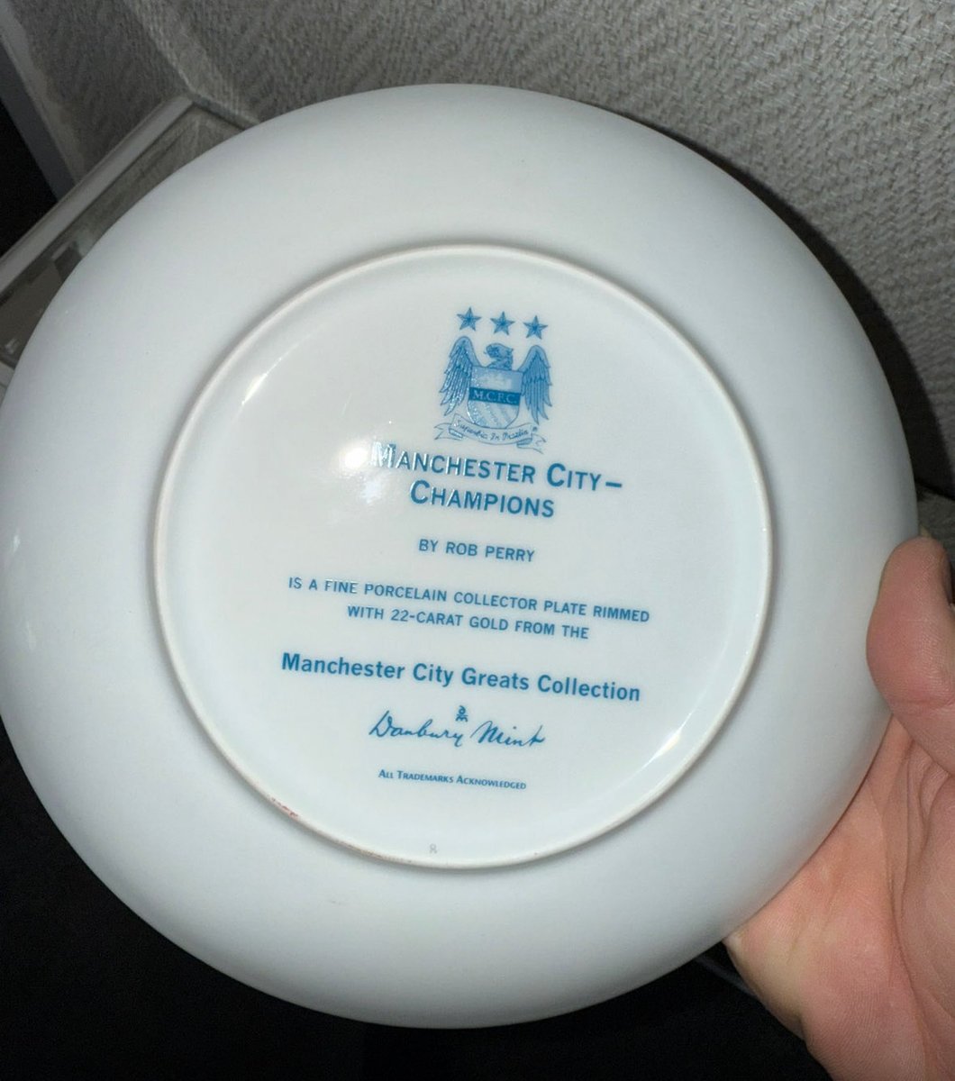 My mate sent me this last night on clearing out his loft “ good enough to eat your dinner off hey “ <a href="/DHucks6/">Darren Huckerby</a>  🩵🫡