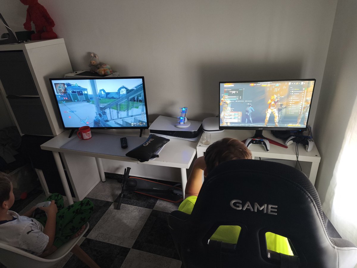 Mis hijos sudando en #BlackOps6
Esto hay que cuidarlo , ellos son el futuro. <a href="/CallofDuty/">Call of Duty</a> <a href="/Treyarch/">Treyarch</a> #BlackOps7 😍
