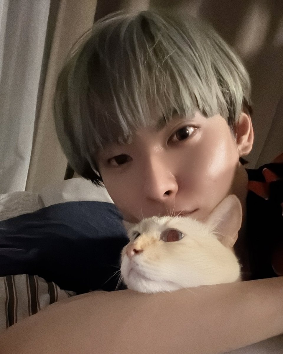 高知に帰ってきており
久しぶりに
今日10月12日(日)21時より
ごろゑバー入ります🐱

ゆたしくや〜🌺