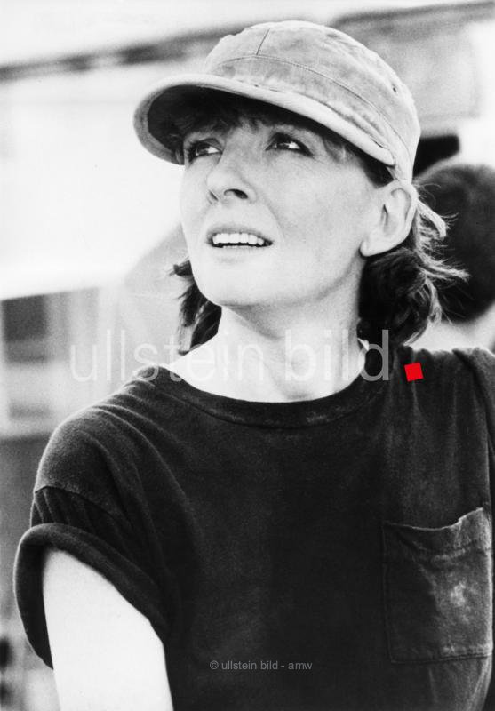 ullsteinbild's tweet photo. Diane Keaton 1946 - 2025

Ein immer lächelnder Hollywoodstern ist gestern erloschen.

„Happy Birthday an die Liebe meines Lebens... mich!“, so gratulierte sie sich selbst zum 77. via Instagram.

#ullsteinbild #hollywood #ripdianekeaton https://t.co/BVidMTIWfq