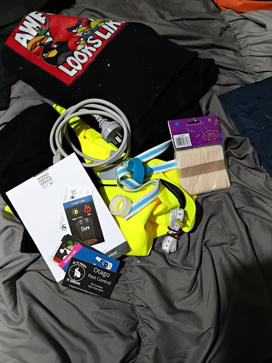 KiwiBiohacker's tweet image. 12 October: A random assortment of stuff I don't need.
Already the house is looking better! My drawers are organized and the cupboards look pretty good now.
#minimalistgame