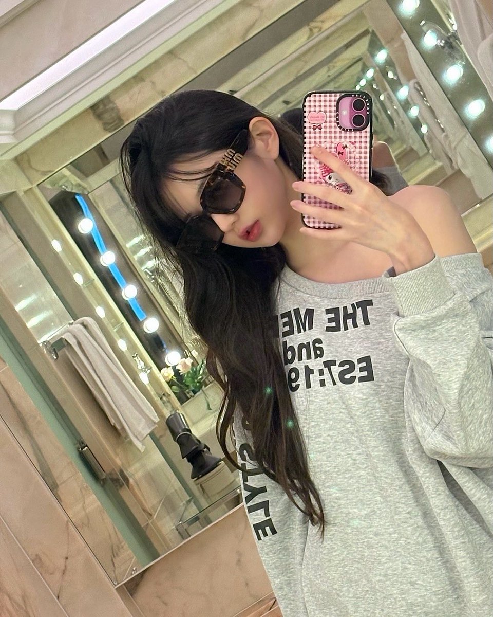 wypics's tweet photo. JANG WONYOUNG ????? https://t.co/q1d2wK4QlI