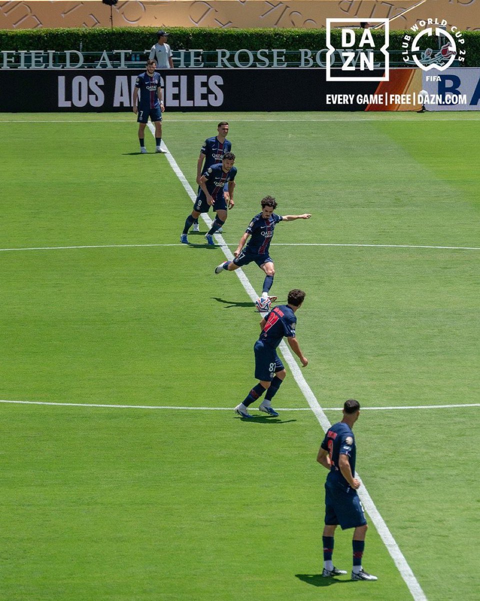 itzdammyy's tweet photo. PSG  vs CHELSEA . 😁 https://t.co/qDe2SPnEMs