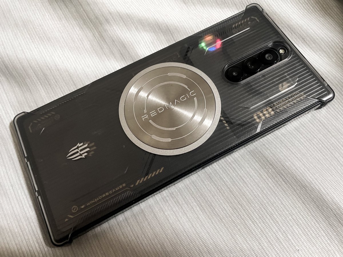 Anshinkyou_Dngr's tweet image. これは普段使ってたケースから純正ケースに換装した #REDMAGIC8Pro。デザインが好きすぎて初めて購入したAndroid端末。端末自体はでかいけど厚さはiPhoneと大差ないんだよなぁとか改めて思ったり。購入から2年経っても動作自体に不満は特にないけど #REDMAGIC11Pro 出たら欲しい…悩ましい…
#REDMAGIC