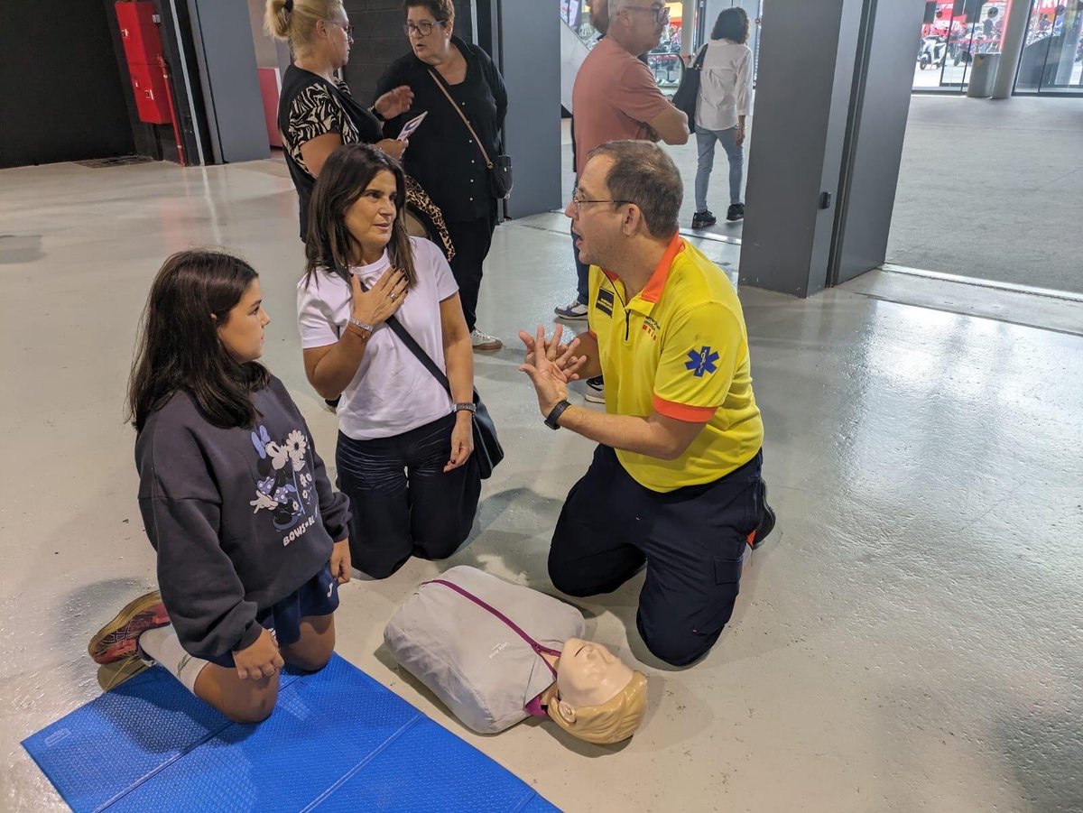 semgencat's tweet photo. 📸: Participem a #ExpoReus, amb tallers per ensenyar a fer #RCP 🫀, així com exposició de resultats de l’estudi #ReCaPTa, compartint espai amb @IISPereVirgili . https://t.co/DMLiuEM5di