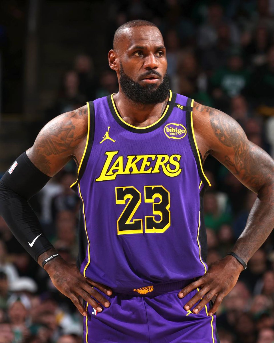 NBAGunlukleri's tweet image. Yıllık NBA GM anketinde LeBron James:
👑 En İyi 2. Basketbol IQ'su
👑 En Çok Yönlü 3. Oyuncu
👑 En İyi 4. Kısa Forvet
👑 En İyi 4. Lider
👑 EN ATLETİK 8 OYUNCU ARASINDA
Ligin en yaşlı oyuncusu ve hala en üst seviyede 🐐
