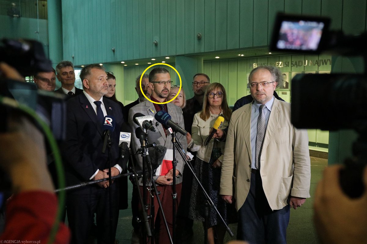 Przewodniczący Rady Ławniczej Sądu Najwyższego dr Andrzej Kompa. 
24 z 30 ławników SN, to KOD-eraści wybrani przez zdominowany przez ludzi Tuska senat. Nadal uważacie, że nadchodzi praworządność?