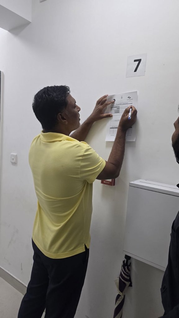 <a href="/ACC_Maldives/">ACC-MALDIVES</a> ގެ މަސައްކަތާއި، މިހާރު ހުރި ދަތިތަކާއި،އިދިކޮޅު <a href="/MDPSecretariat/">MDP Secretariat</a> ގެ މެންބަރުންކޮމިޝަނާއި މެދު ހުރި ކަންބޮޑުވުންތަކާއި މެދު މަޝްވަރާ ކުރުމަށް އެދި ހުށަހަޅައިފިން. <a href="/FitteyZ/">Hussain Ziyad ( ފިއްޓޭ )</a> <a href="/Ashamhyd/">Ahmed Shamheed</a> <a href="/Niube10/">Mohamed Niushad</a> <a href="/MateyZakir/">Mauroof-TEAM</a>